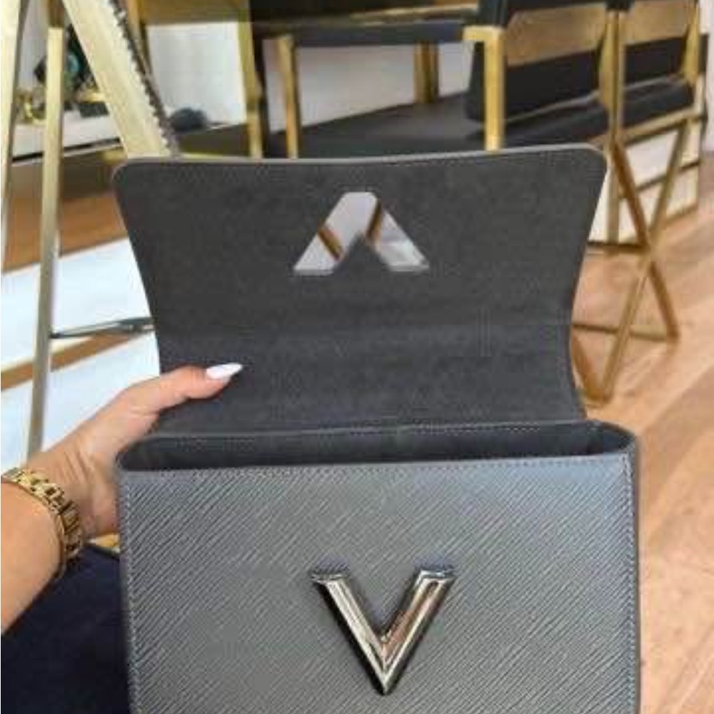 LOUIS VUITTON  Epi Twist Shoulder Bag MM Black - Picture 2 of 2